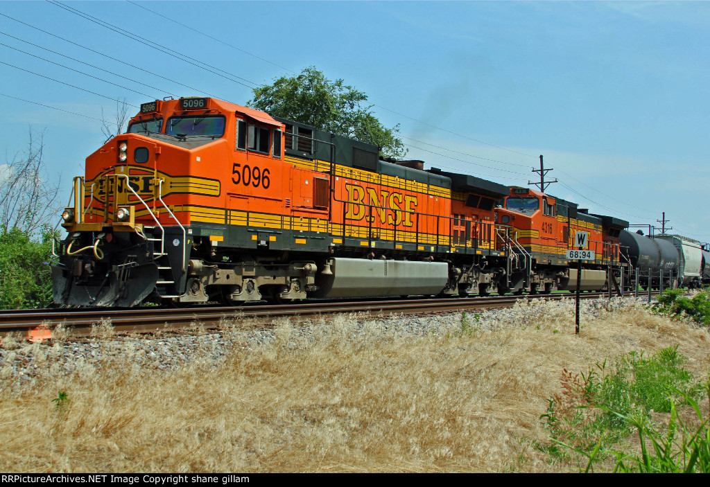 BNSF 5096 Dash9 Kinda day!!